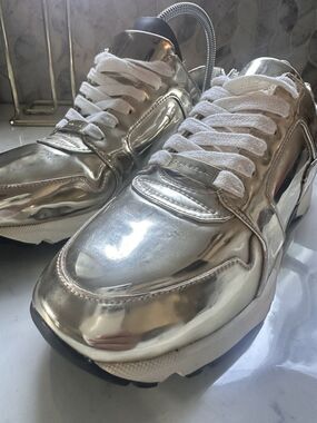 KURT GEIGER/CARVELA  LACROSSE TRAINERS M7 W8.5 RUNNERS GOLD EU40